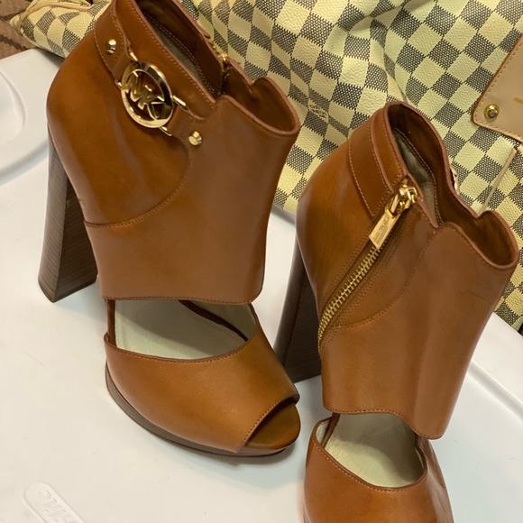 NWOT ✨ - Picture 3 of 9